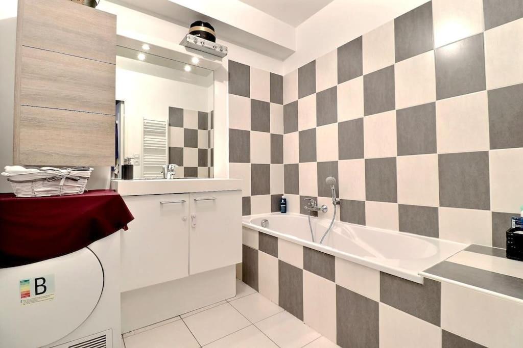 Tres Bel Appartement Contemporain Et Calme Fréjus Kültér fotó